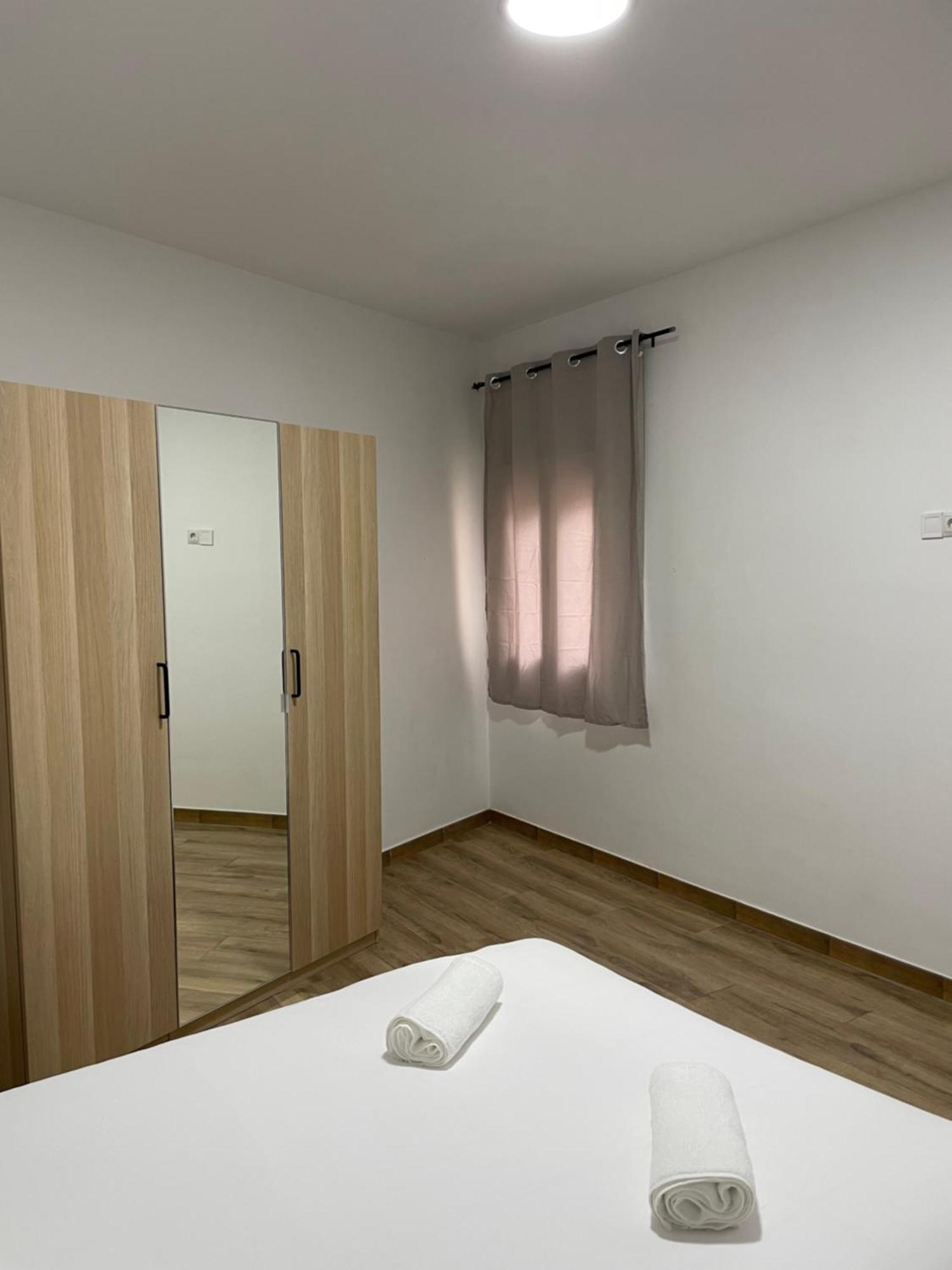 Apartamentos Tarradellas Sants Estació Barcelona Exterior foto