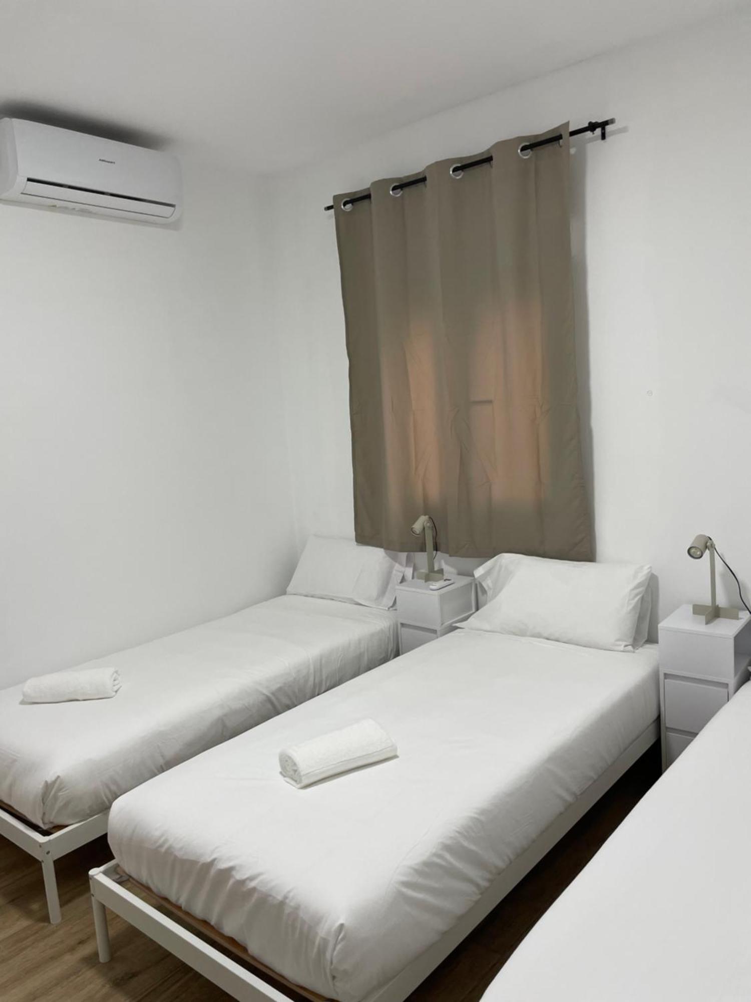 Apartamentos Tarradellas Sants Estació Barcelona Exterior foto