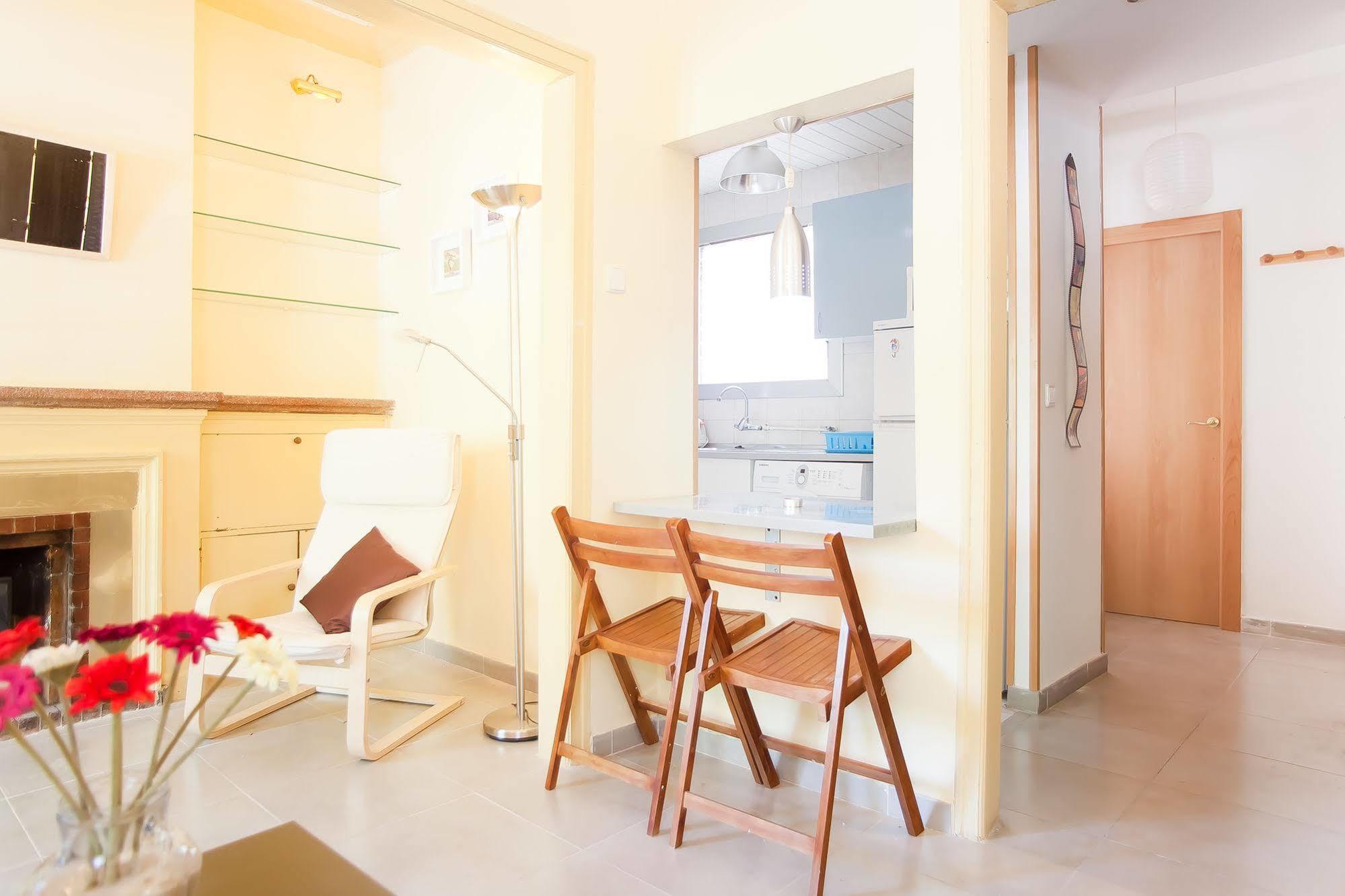 Apartamentos Tarradellas Sants Estació Barcelona Exterior foto