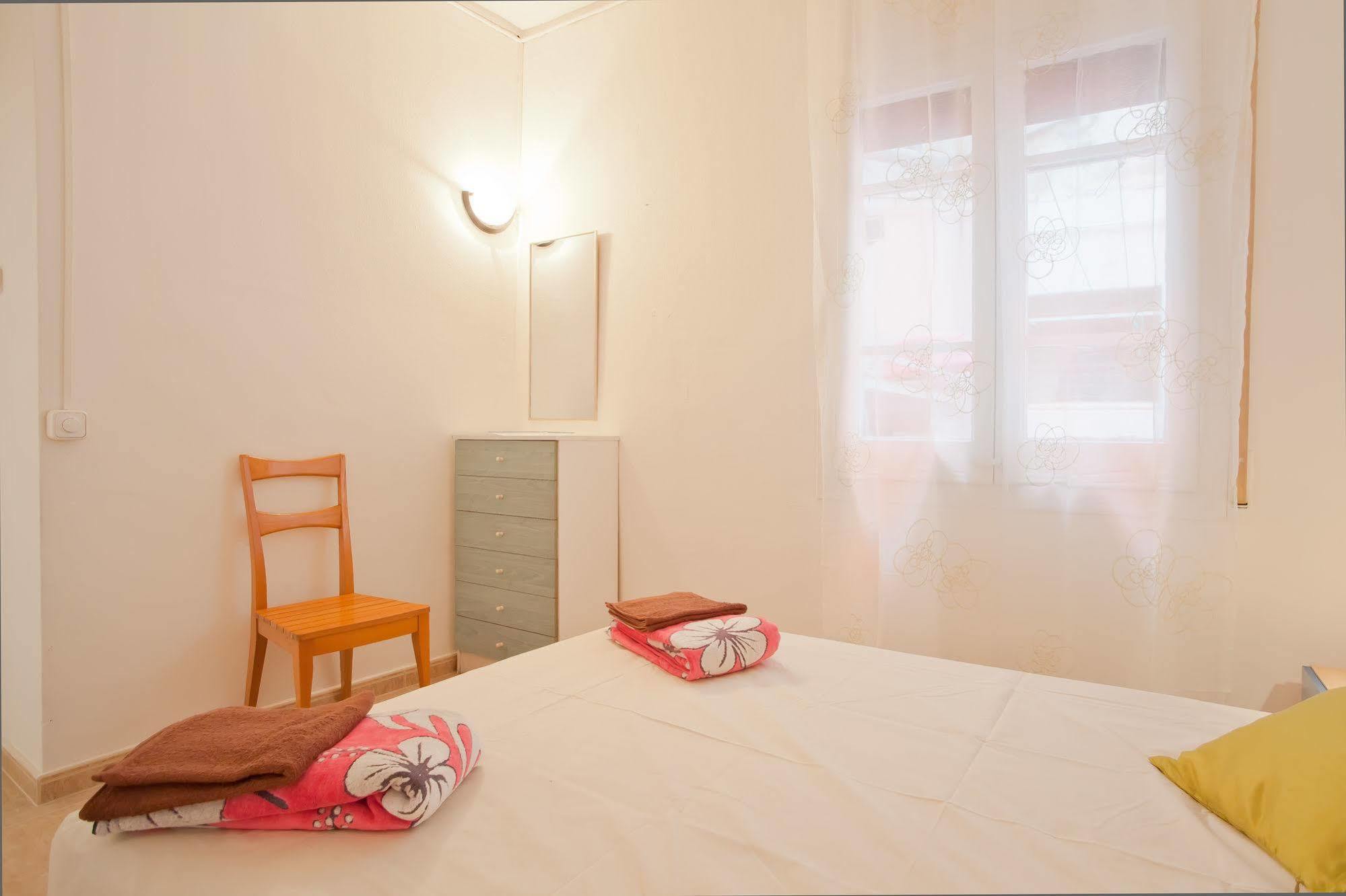 Apartamentos Tarradellas Sants Estació Barcelona Exterior foto