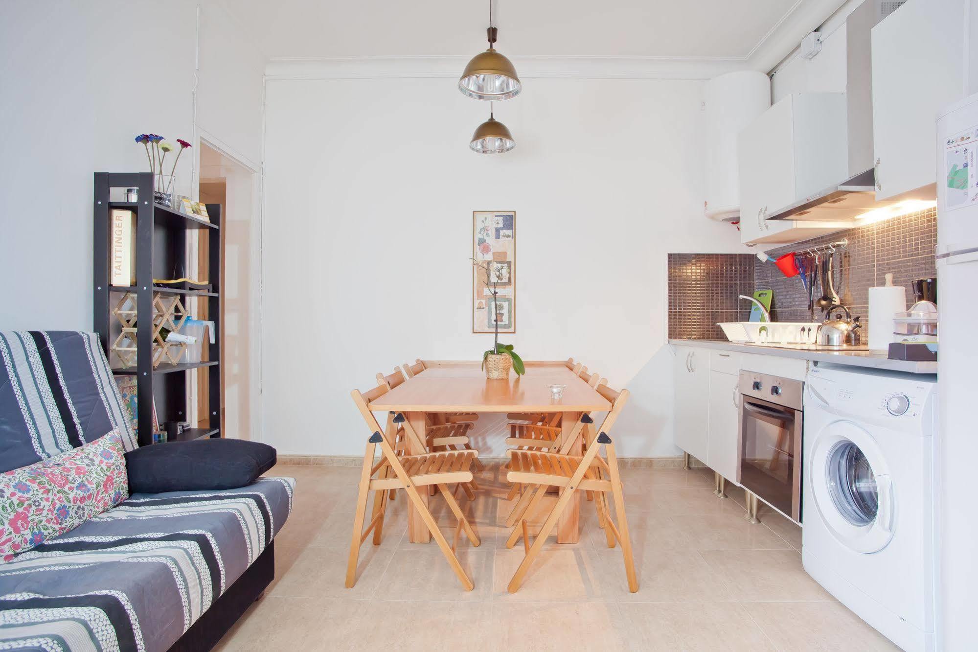Apartamentos Tarradellas Sants Estació Barcelona Exterior foto