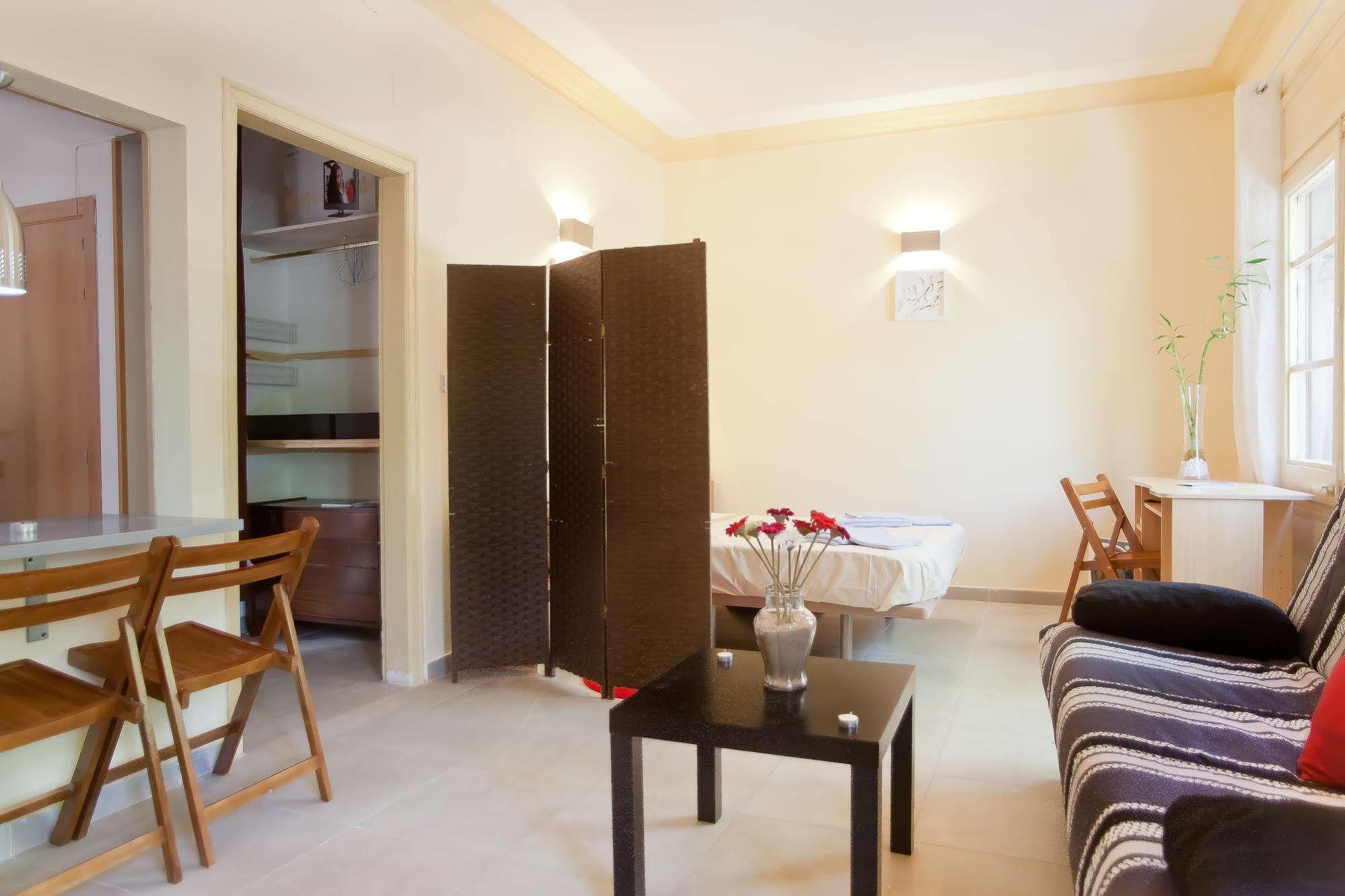 Apartamentos Tarradellas Sants Estació Barcelona Exterior foto