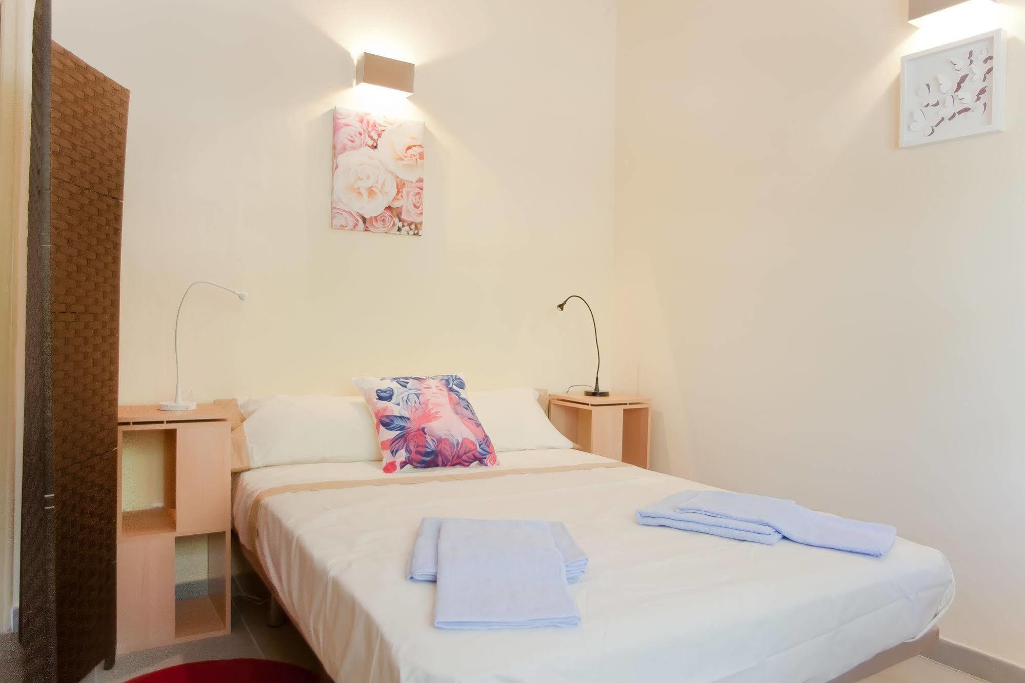 Apartamentos Tarradellas Sants Estació Barcelona Exterior foto