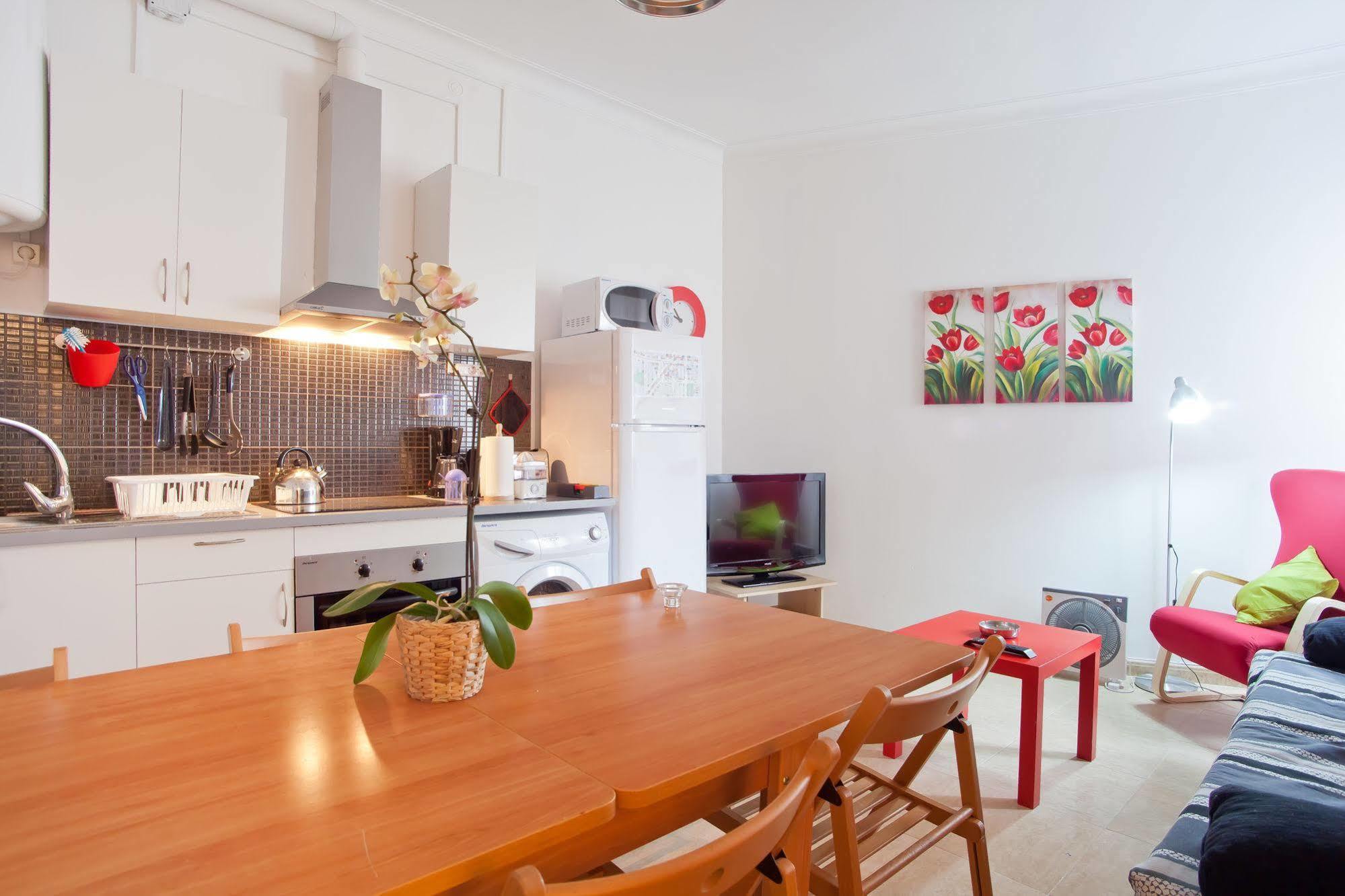 Apartamentos Tarradellas Sants Estació Barcelona Exterior foto